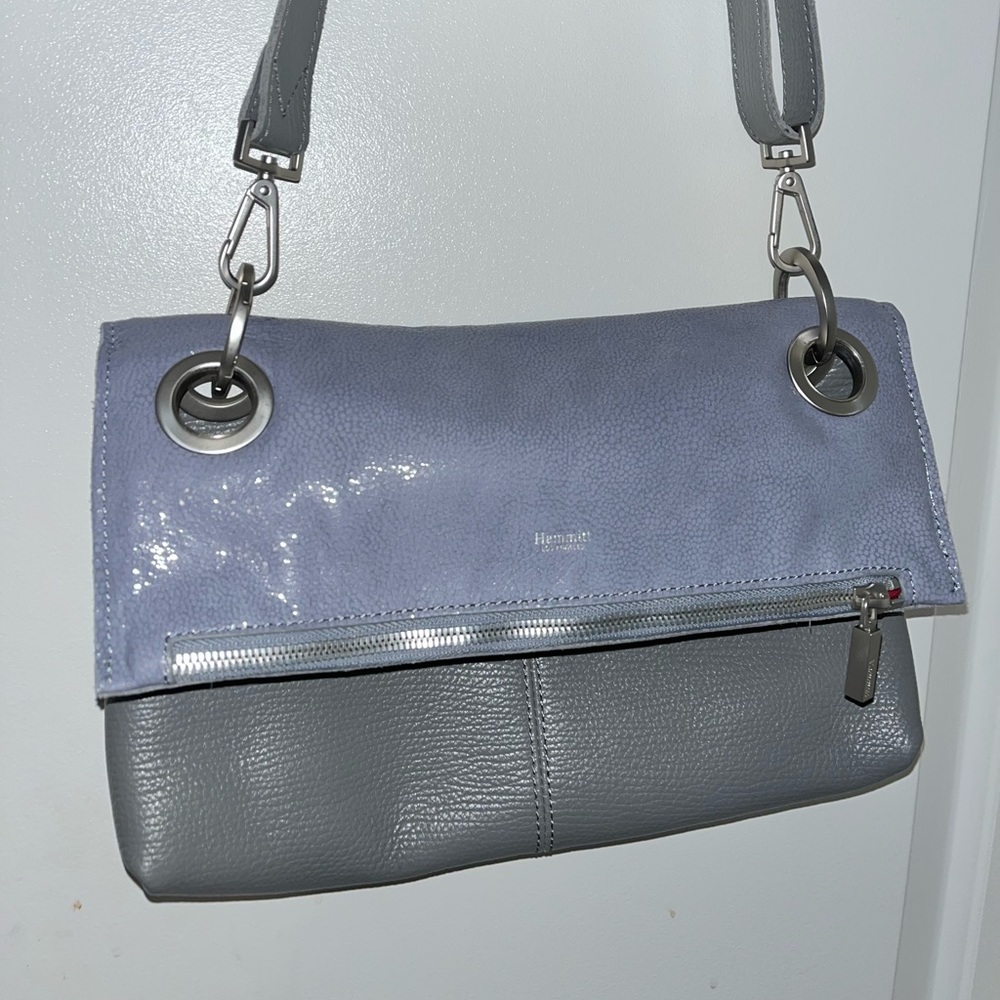 EUC Hammit VIP Meduim Montana reversible crossbody in Stingray Blue/Steel Grey